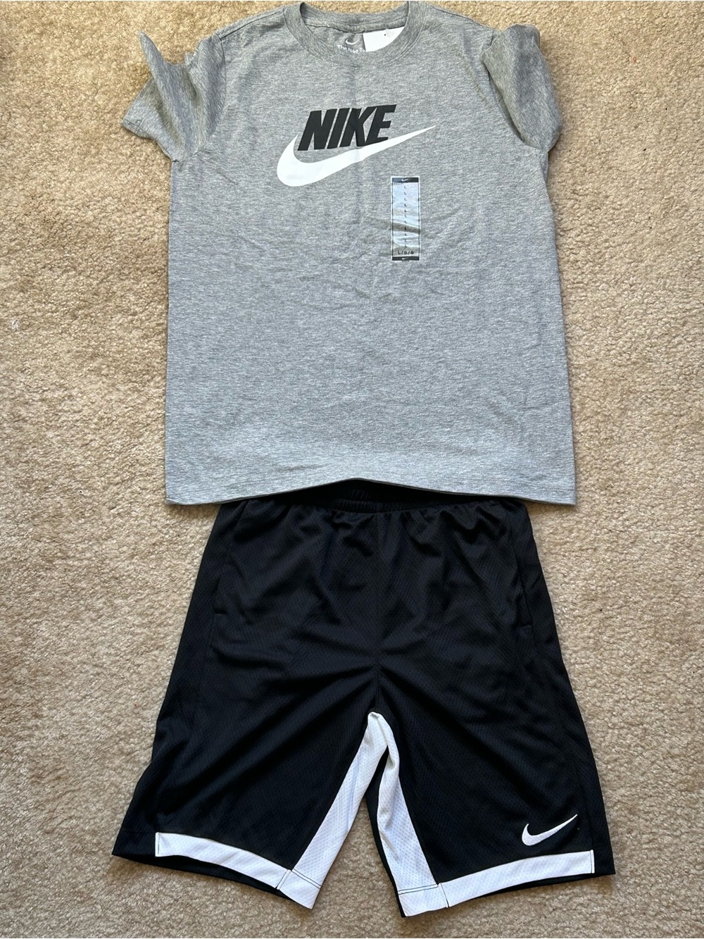 Nike Dri-FIT Boys Large 2 Piece Outfit Set Gray Logo Tee & Black Shorts NWT
